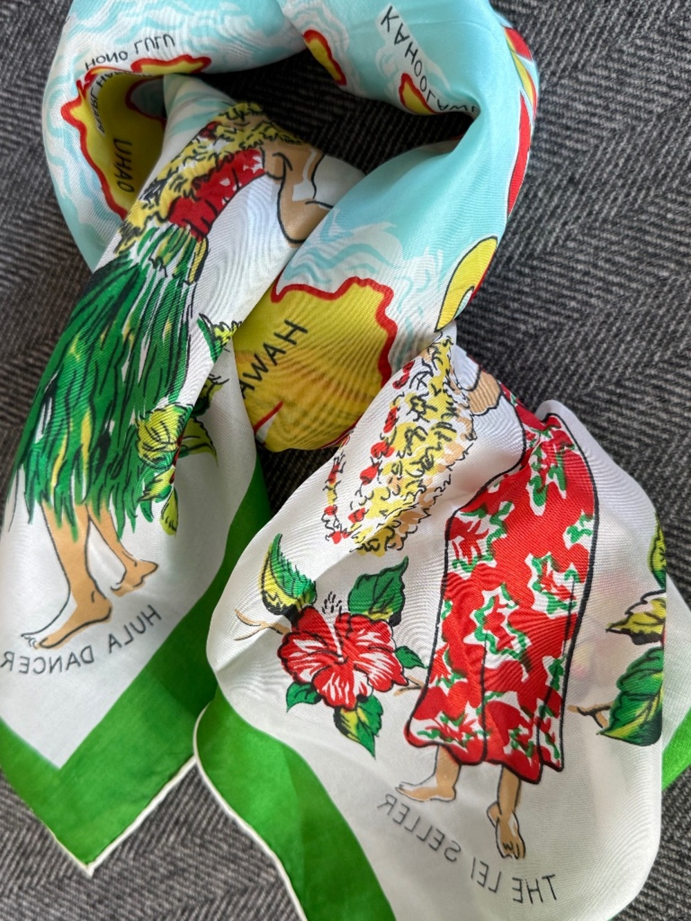 VINTAGE, HAWAIIAN TRAVEL SOUVENIR SCARF